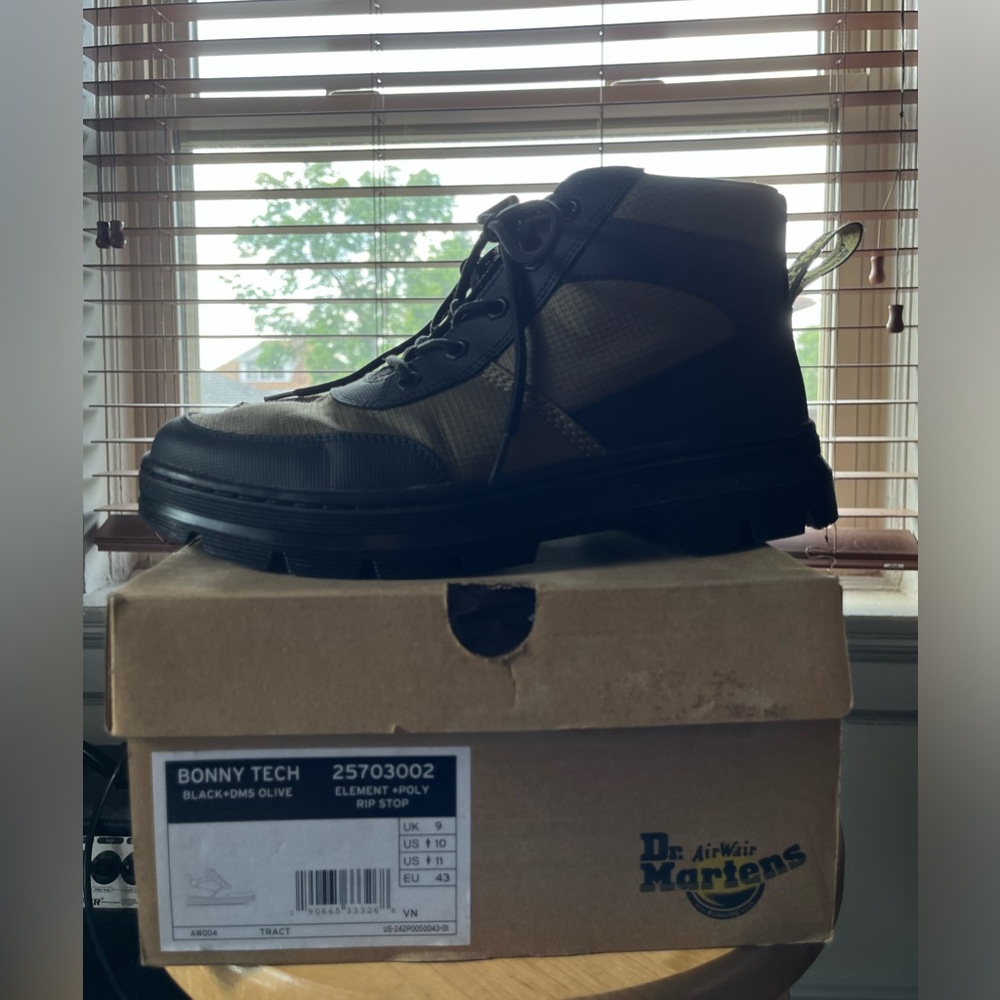Dr. Marten’s Combat Boot. Men’s Size 10. Weather Proof.
